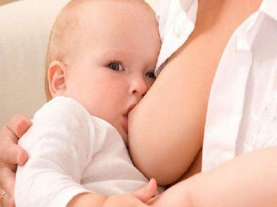 保证母乳阶段稳定供应量 补充液体增加哺乳次数
